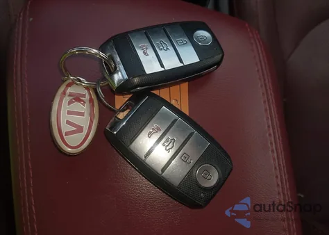 2017 Kia Optima Lx Turbo z USA, uszkodzony, nr VIN 5XXGT4L14HG173726